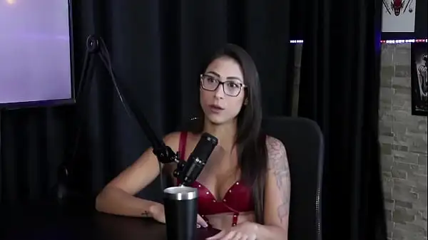 Fazia conteúdo lésbico, tem vergonha de ver seus vídeos, já fez menage e o fetiche que ela recusou foi… – Luciana Picchi (SHEER/RED)