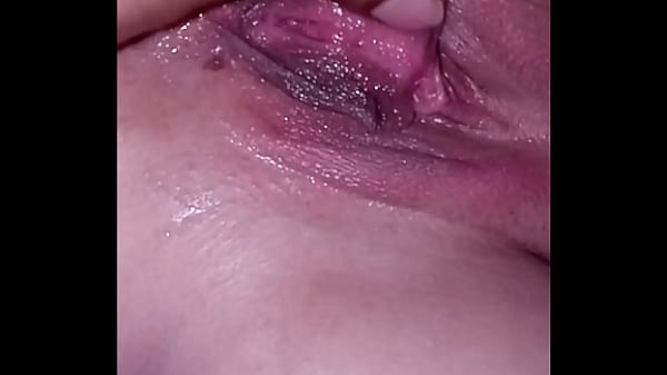 playing in that pussy