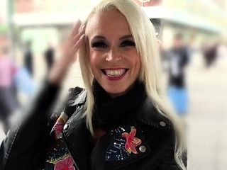 German mature sucks outdoor in public